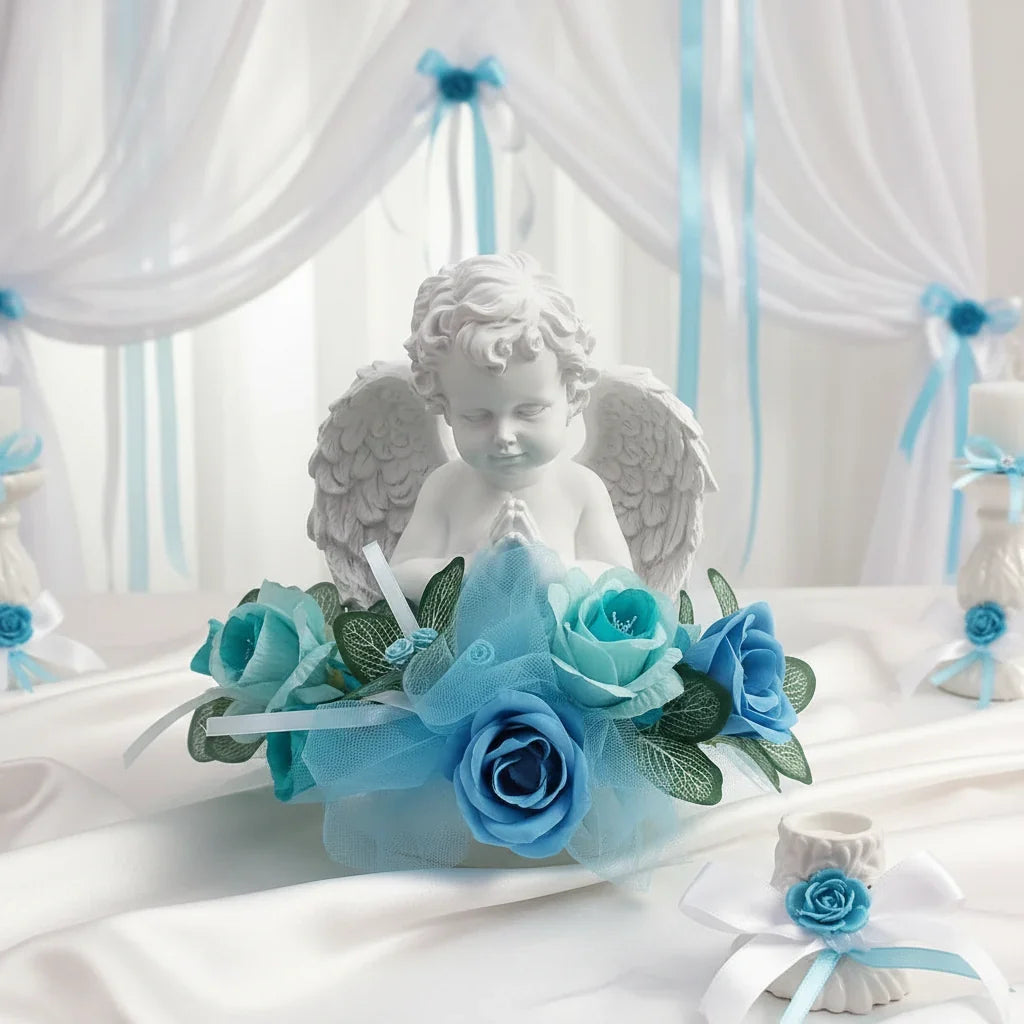 allestimento battesimo angelo centrotavola fiori stoffa e fommy foglie tulle bimbo maschietto bianco azzurro