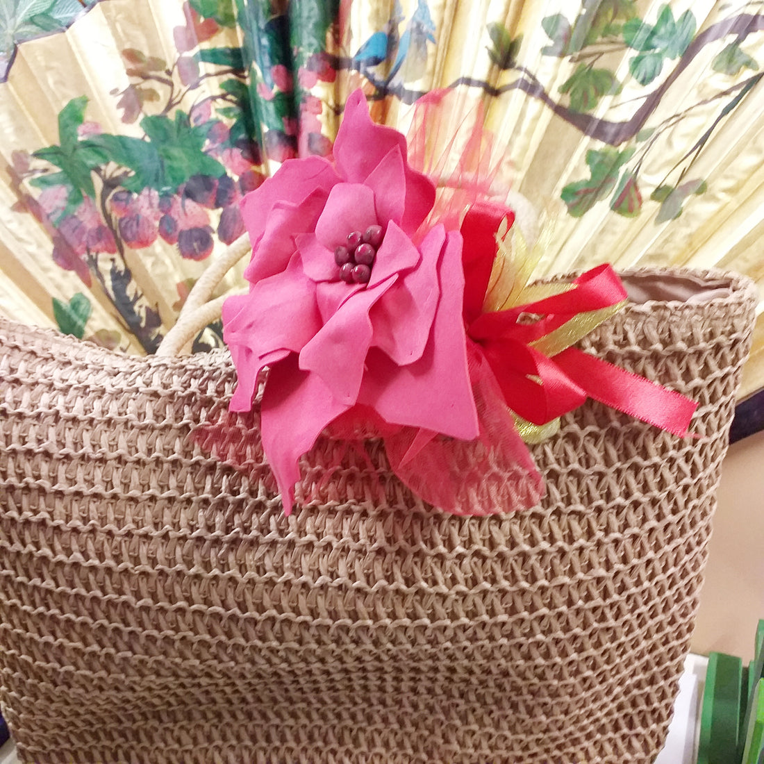 idee come decorare borsa di paglia rafia di carta uncinetto con fiori gomma crepla eva fommy per sacca mare estate spiaggia