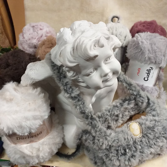 vetrina colori lana pelliccia filato pelosetto peluche per borsa uncinetto clutch