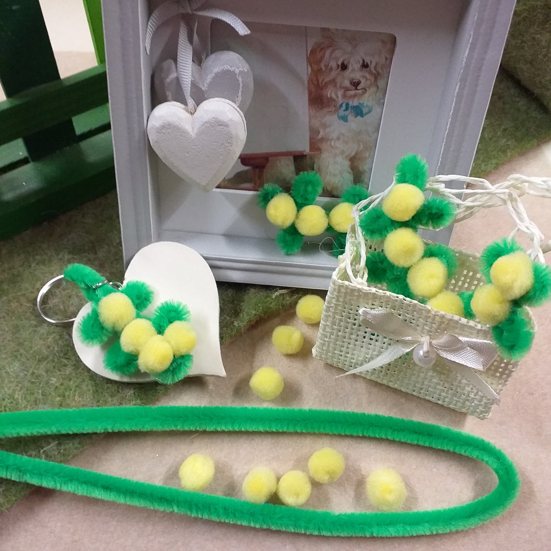 costruire con pompon per creare fai da te rametti mimosa finta artificiale con ciniglia palline fili scovolini uso foglie per lavoretti creativi bambini festa donna