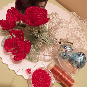 Roselline perline idea confezione fiori e cioccolatini San Valentino
