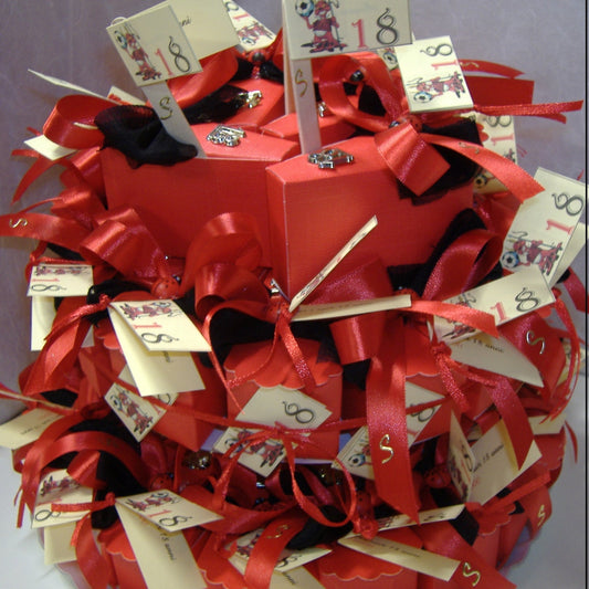 torta di confetti idea per decorazioni bomboniere diciottesimo compleanno rosso nero simboli 18