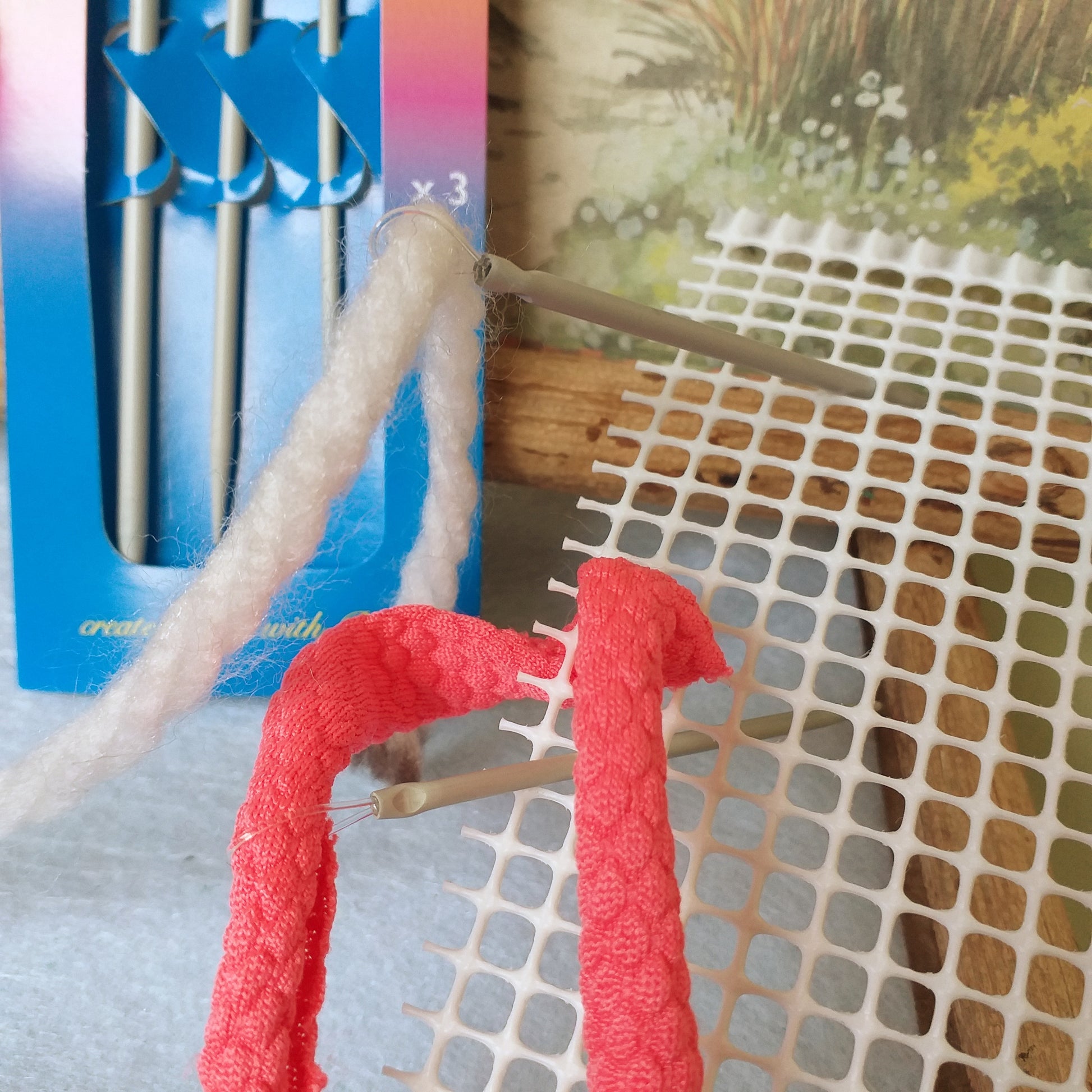 esempio su rete plastica canvas canovaccio quadratino con aghi lana set pony 3 aghi alluminio tira fettuccia cruna flessibile nylon fune perlon uso filati lana cordini macramè cotone thai