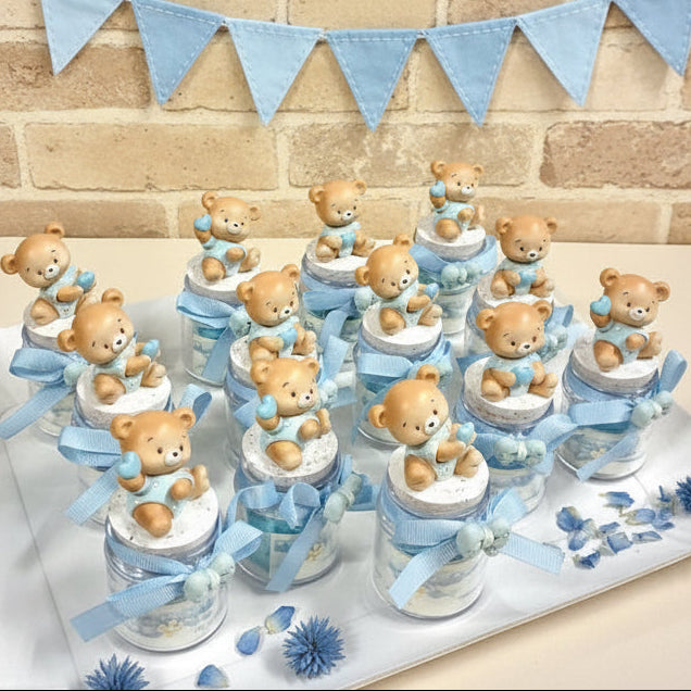 allestimento confettata di bebè maschietto celeste bimbo orsetto applicazione barattolo vasetto vetro tappo sughero cuoricino gesso idea fai da te bomboniere nascita Battesimo primo compleanno babyshower