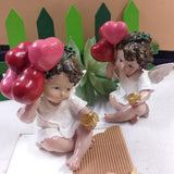 statuette angelo cupido san valentino confezione regalo cuoricini palloncini rossi angioletto seduto cuore dorato oggettistica regalo vetrinistica