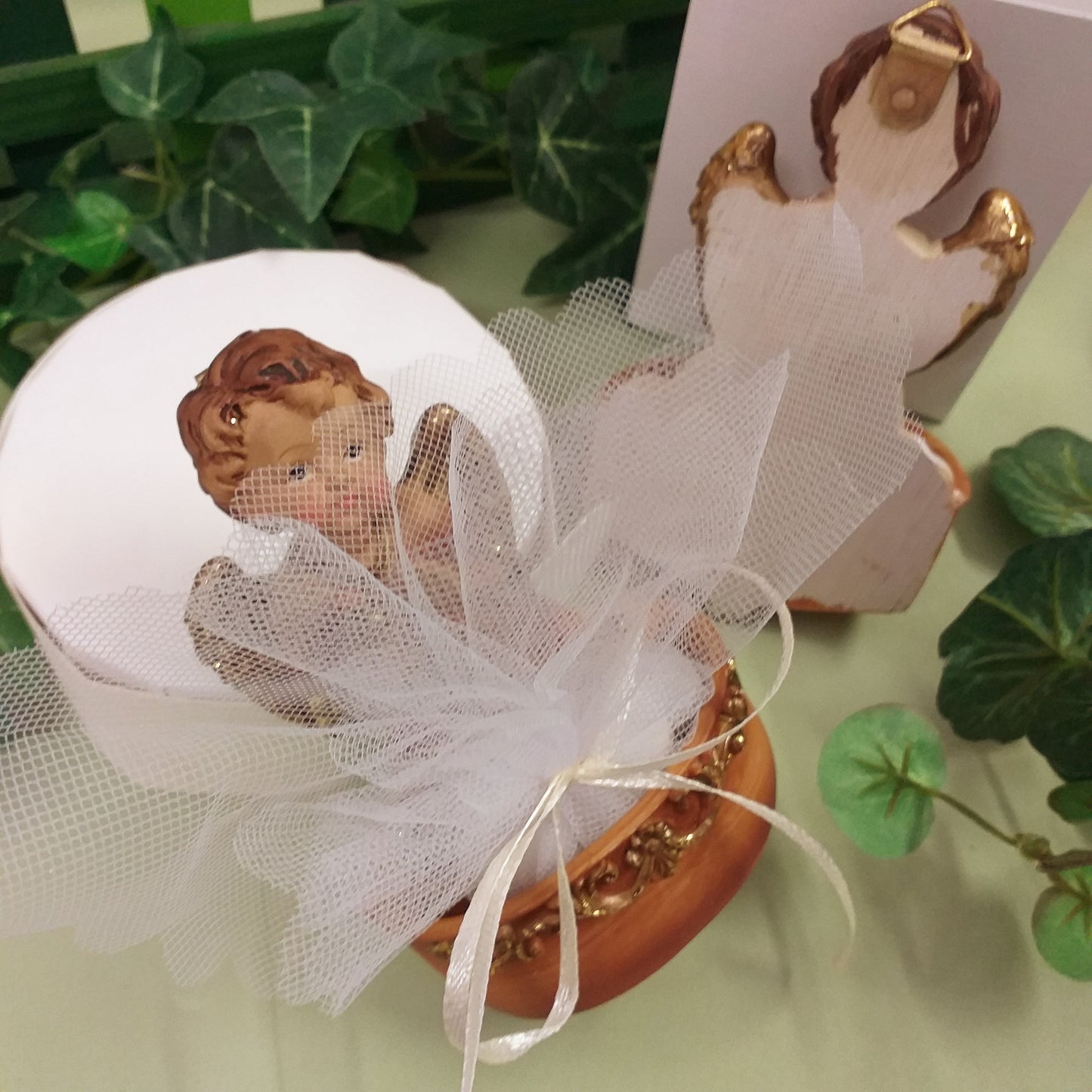 confezionato confetti sacchettino tulle nel guscio e retro con appendino di angeli da appendere bomboniere idee regalo oggetto resina acquasantiera forma angioletto