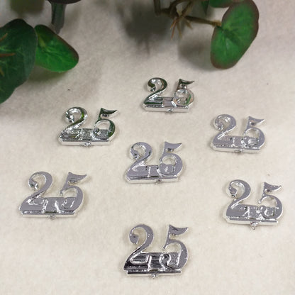 25 targhetta anniversario matrimonio nozze d'argento venticinquesimo applicazioni bomboniere fai da te simboli in plastica per confezioni packaging segnaposto confetti da incollare su sacchettini scatoline pacchi regalo nozze sposi