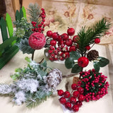 vetrinistica allestimento packaging bacche rosse mele piccole frutta finta verdura decorazioni Natale vetrine casa e fai da te addobbi bomboniere funghetti pick natalizi con pino abete verdi artificiali innevati