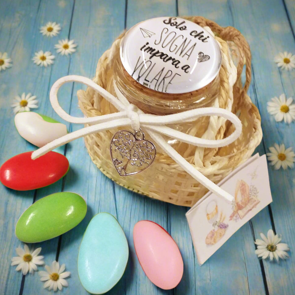 barattolino tappo bianco ceramica sughero vasetto vetro con scritta solo chi sogna impara a volare confezionato corda legno juta bomboniera Comunione confetti cestino bigliettino simboli Calice spighe uva o Cresima Mitria colomba