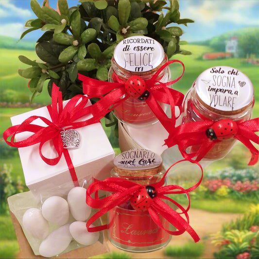 vetrina shop tappo barattolo laurea bomboniera portaconfetti italiani confezionato 5 confetti italiani nastrino applicazione coccinella portafortuna bigliettino personalizzato su vasetto vetro