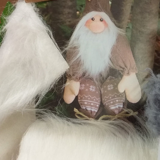 pellicciotto sintetico ecologico stoffa tessuto nastro peluche lungo fai da te gnomi natalizi elfetti del bosco folletti della neve nordici pupazzi babbo natale barba bianca idee vetrinistica