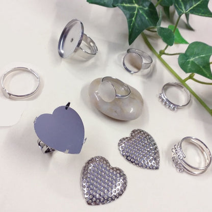 Basi anelli porta cabochon fai da te bigiotteria charms pietre perline perle da incastonare incollare su piastrina tonda agganciare ciondolini lavorare bottone microforato retina cuore