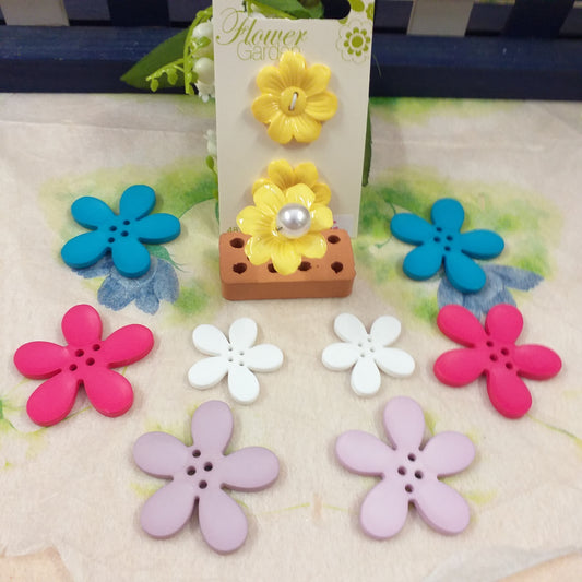 lilla lavanda fucsia turchese bianco giallo flower garden basi resina corolle petali coppette copriperle bottoni margherite daisy uso borse chiusure fiorellini bracciali collane bigiotteria orecchini anelli fai da te fiori perline moda abbigliamento ricamo boutonnières sposo