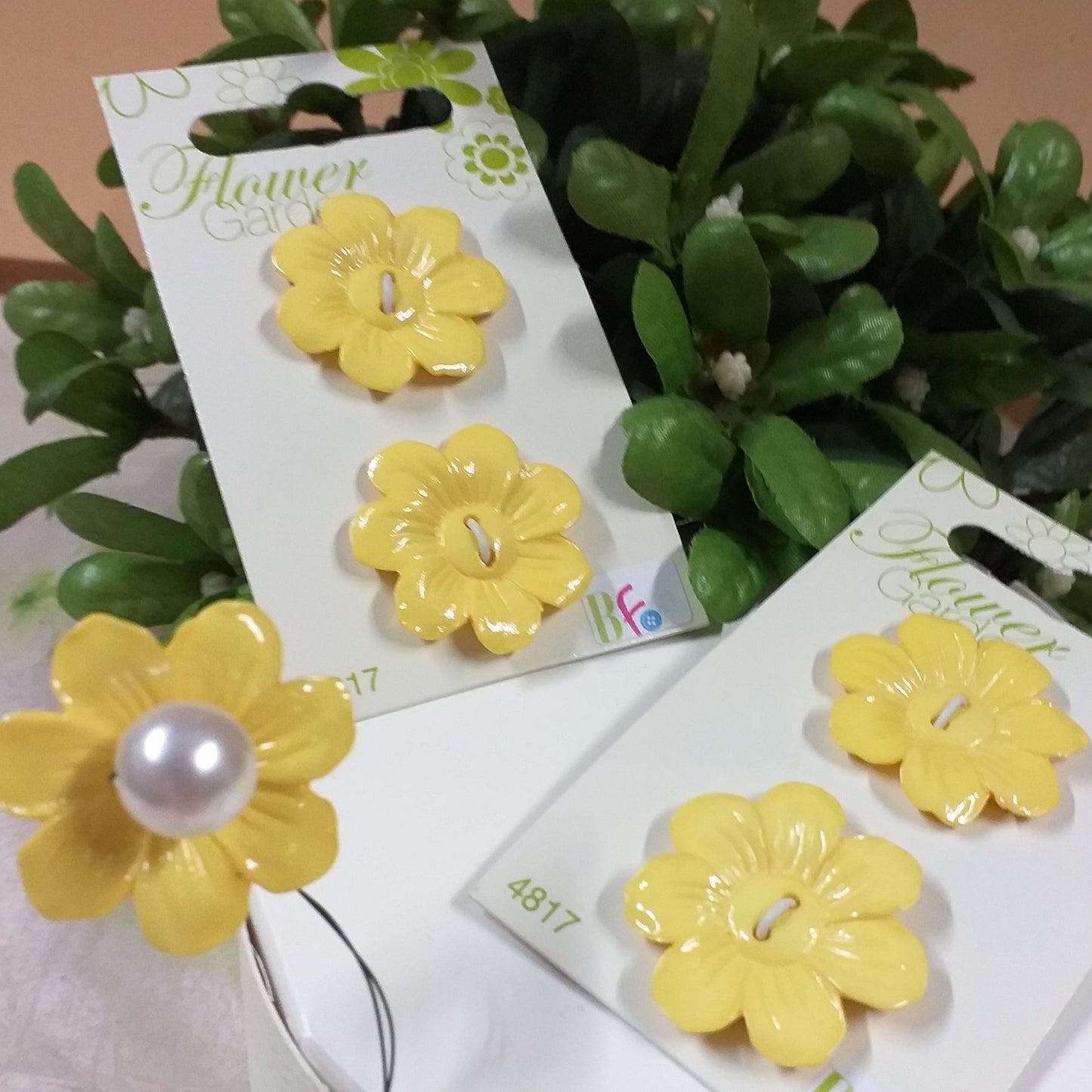 flower garden basi resina gialla coppette copriperle bottoni margherite daisy uso borse chiusure fiorellini bracciali collane bigiotteria orecchini anelli fai da te fiori perline