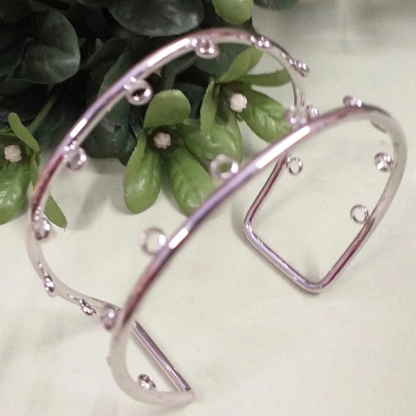 braccialetto di filo di metallo con anellini uso fai da te bracciale perline charms ciondoli uncinetto