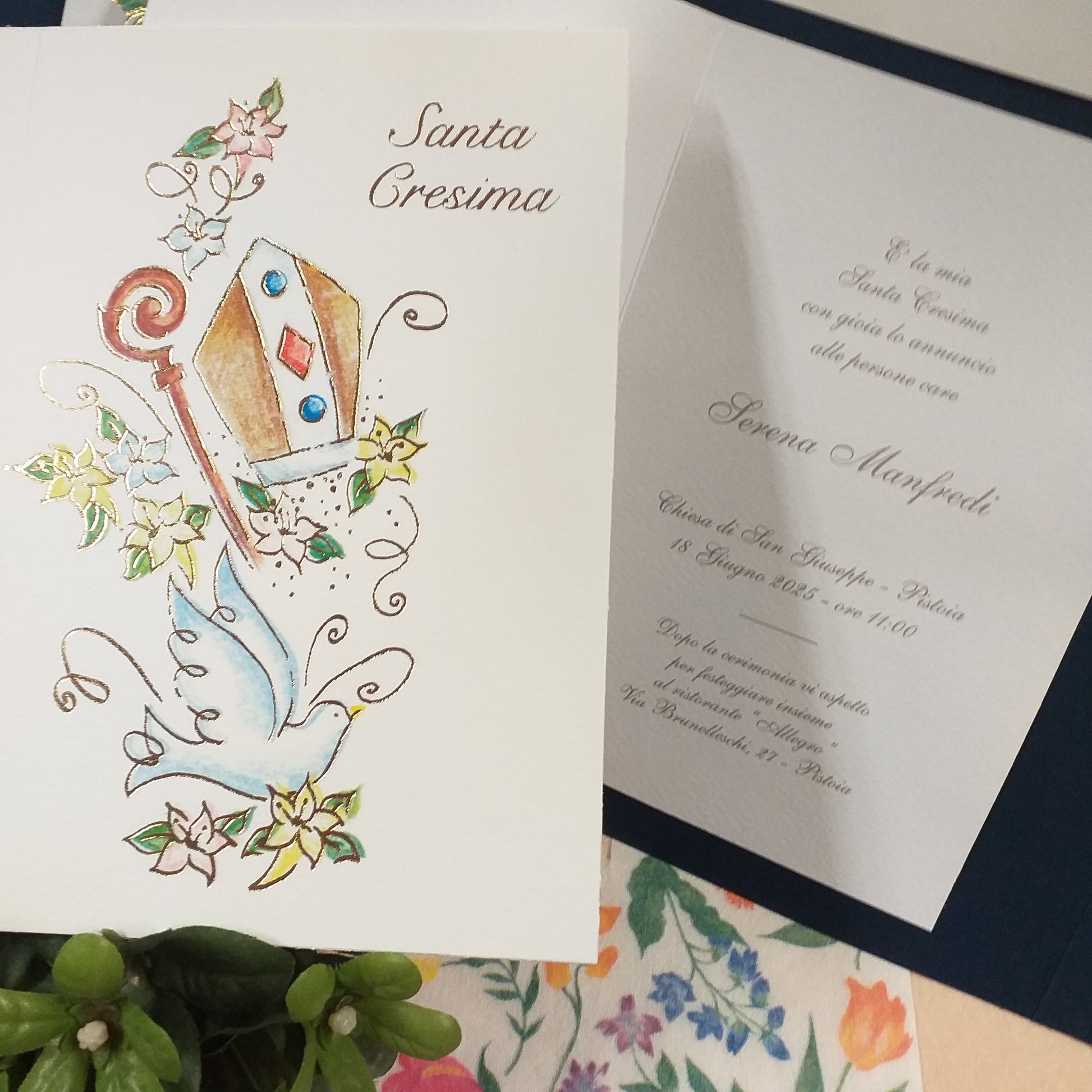 cosa scrivere nel cartoncino esempio di testo E' la mia Santa Cresima con gioia lo annuncio alle persone care biglietto invito partecipazione nome cognome Chiesa data. Dopo la cerimonia vi aspetto per festeggiare insieme al ristorante