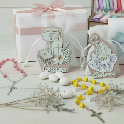 piantina legno icona bomboniere sacre religiose Santa Cresima simboli pastorale Mitria colomba Santo Giorno Prima Comunione calice spighe uva confezionata con Rosario di perle decina Croce metallo zama fiorellini rosa o gialli confetti bigliettino