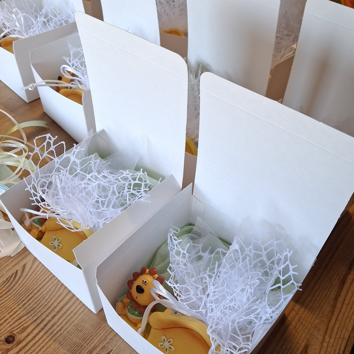 interno delle scatole confezionamento leoncino sacchetto confetti bimba femminuccia bimbo maschietto bomboniera segno del leone nascita battesimo baby bebè babyshower