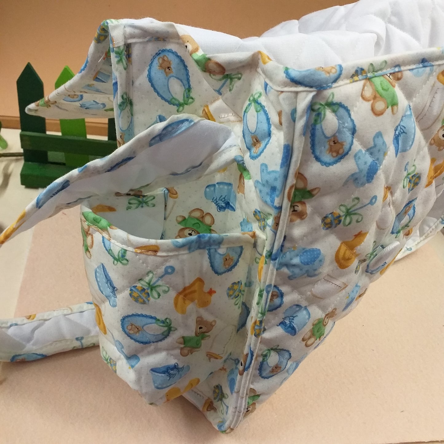 laterale bimbo maschietto bebè fantasia orsetti pulcini baby bavaglini sonaglio scarpine borsa trapuntata cambio neonato da ricamare punto croce con tela aida tracolla