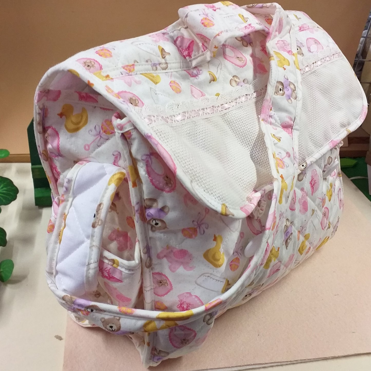 laterale porta-biberon bebè fantasia orsetti pulcini baby bavaglini sonaglio scarpine borsa trapuntata cambio neonato da ricamare punto croce con tela aida tracolla