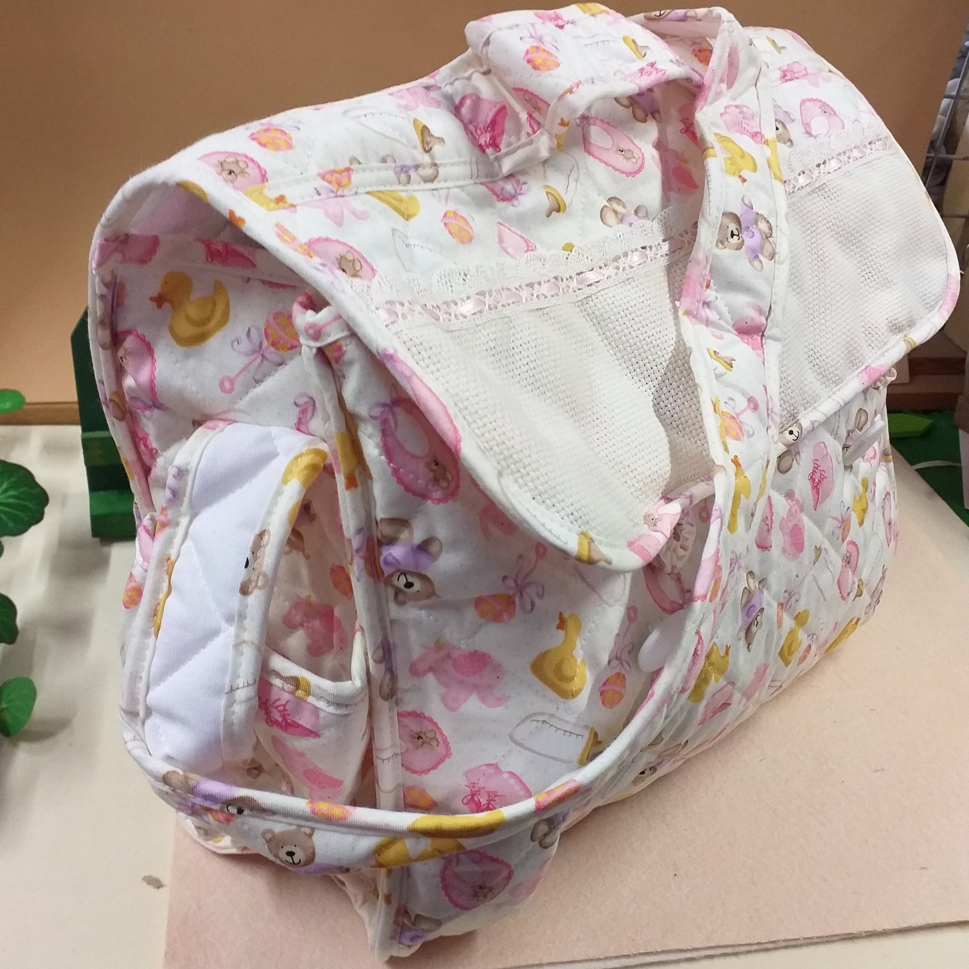 laterale porta-biberon bebè fantasia orsetti pulcini baby bavaglini sonaglio scarpine borsa trapuntata cambio neonato da ricamare punto croce con tela aida tracolla