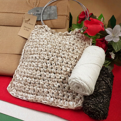 bianco e nero lurex Borsa Marzia fatta a mano in Italia uncinetto crochet bag pochette di corda cotone green macramè cordino manici cerchio metallo colore argento uso borsetta da giorno sera elegante cerimonia
