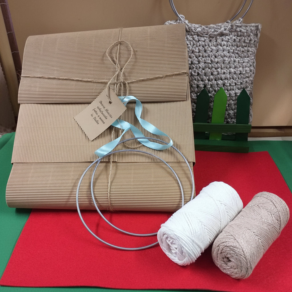kit per fai da te bianco beige lurex Borsa Marzia uncinetto crochet bag pochette di corda cotone green macramè cordino manici cerchio metallo colore argento uso borsetta da giorno sera elegante cerimonia