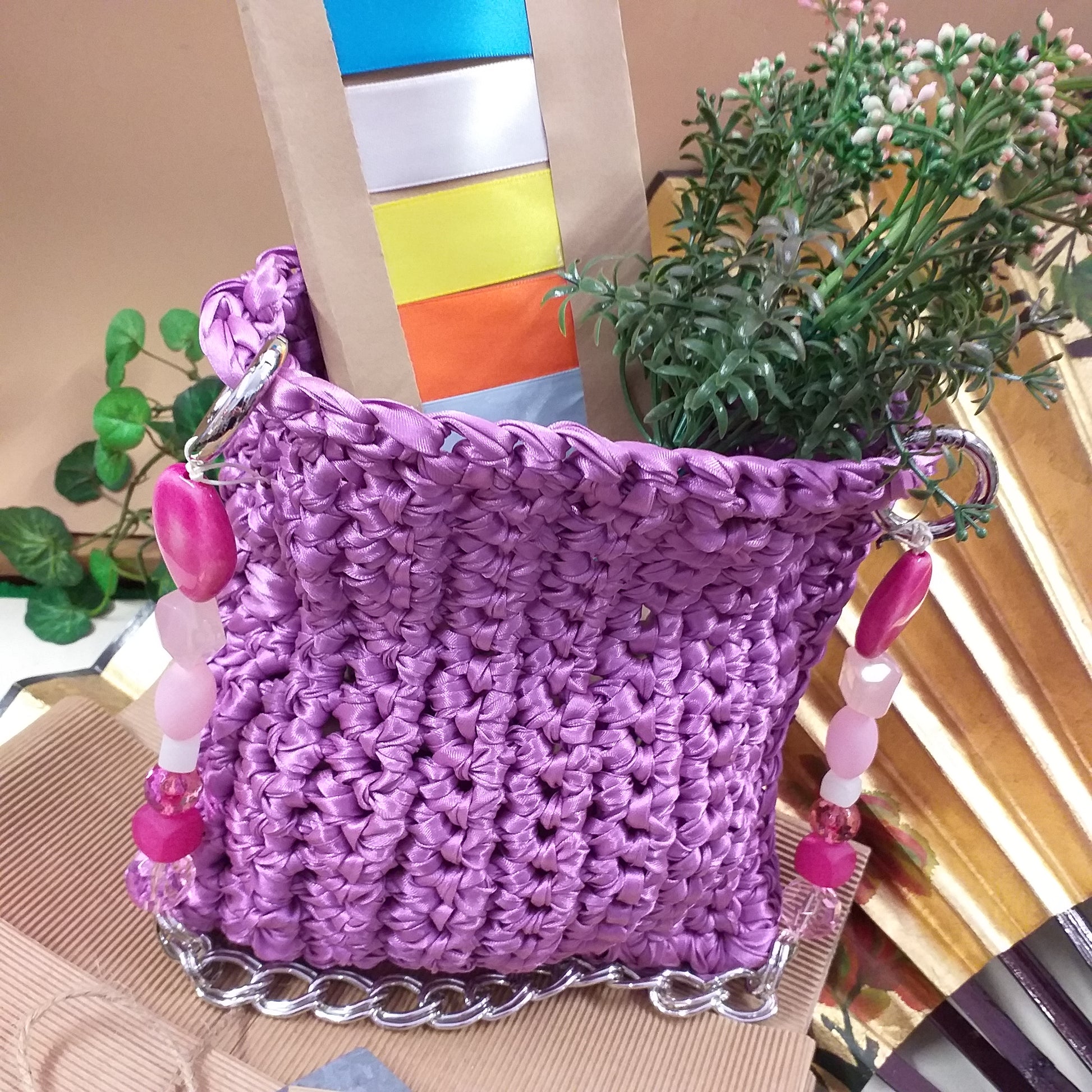 vetrina bags borsa artigianale di fettuccia raso nastro fatta a mano uncinetto crochet Italia pochette cerimonia giorno sera matrimonio manico gioiello perle catena fucsia petunia fashion moda estate