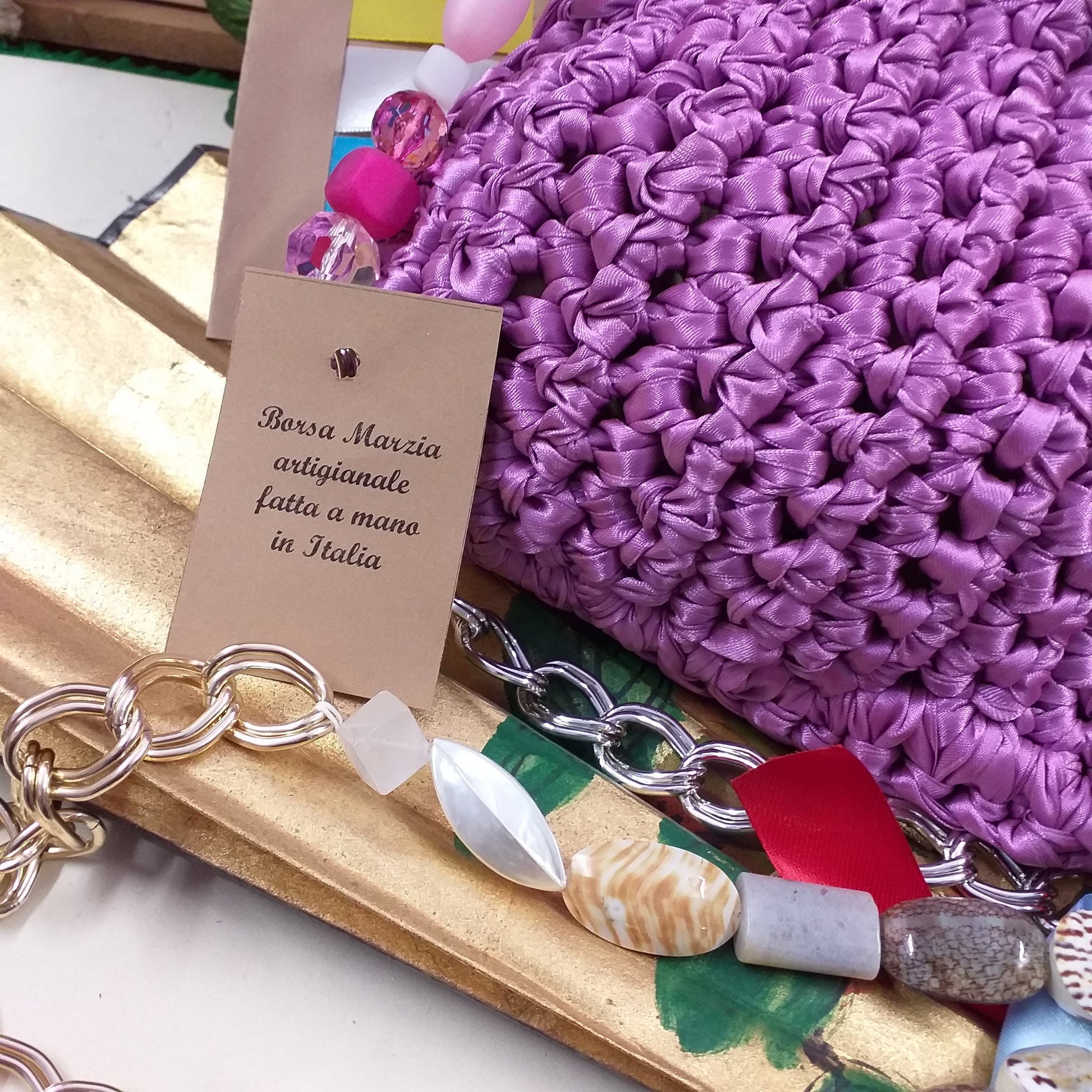 Marzia borsa artigianale di fettuccia raso nastro fatta a mano uncinetto crochet Italia pochette cerimonia giorno sera matrimonio manico gioiello perle catena conchiglie pietre fashion moda estate