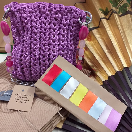 colori per l'acquisto di borsa artigianale di fettuccia raso nastro fatta a mano uncinetto crochet Italia pochette cerimonia giorno sera matrimonio manico gioiello perle catena fucsia petunia fashion moda estate