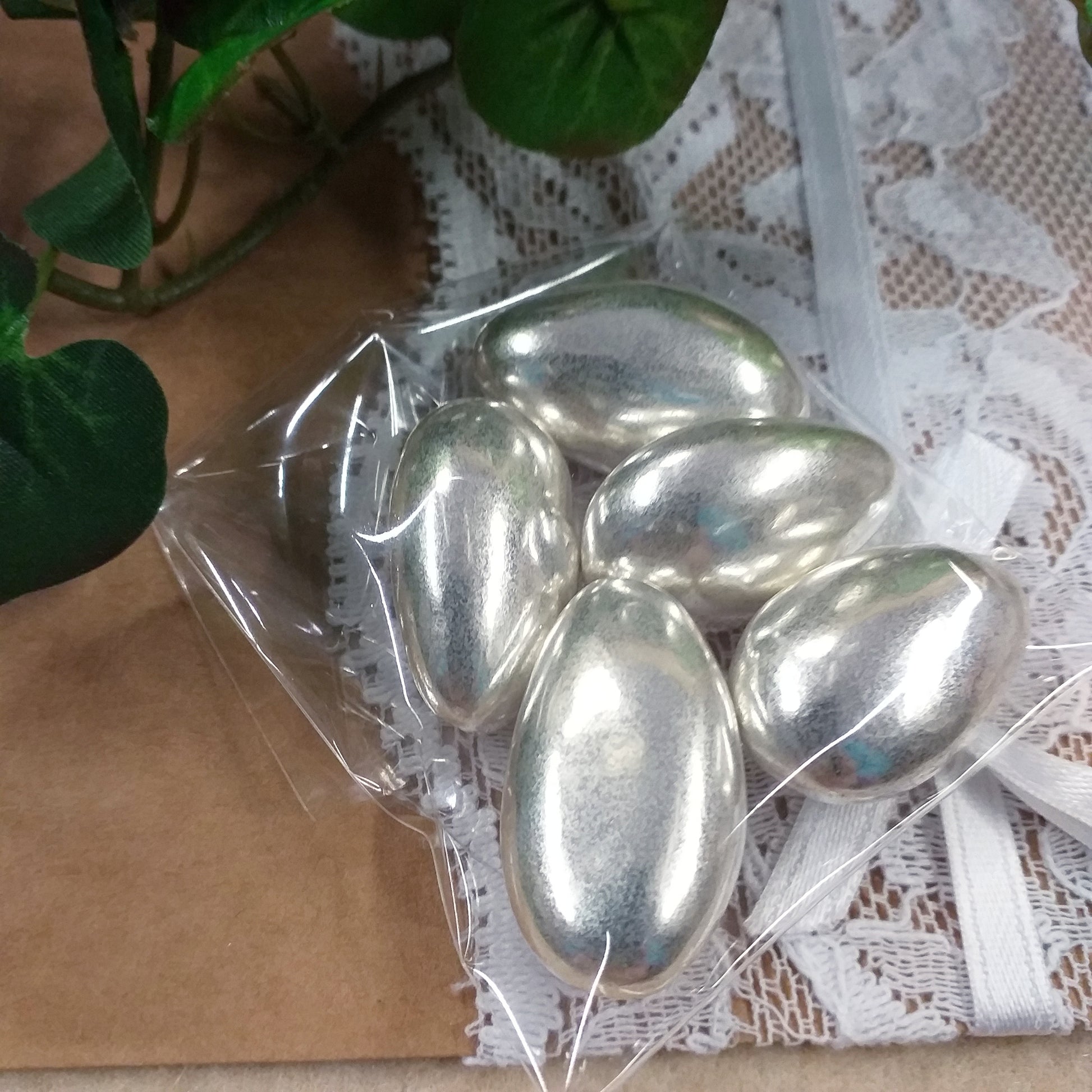 confetti argento bustina trasparente di plastica morbida alimentare confezionata gusto mandorla Italian bomboniere fai da te con sacchetti portaconfetti economici promessa matrimonio 18° compleanno