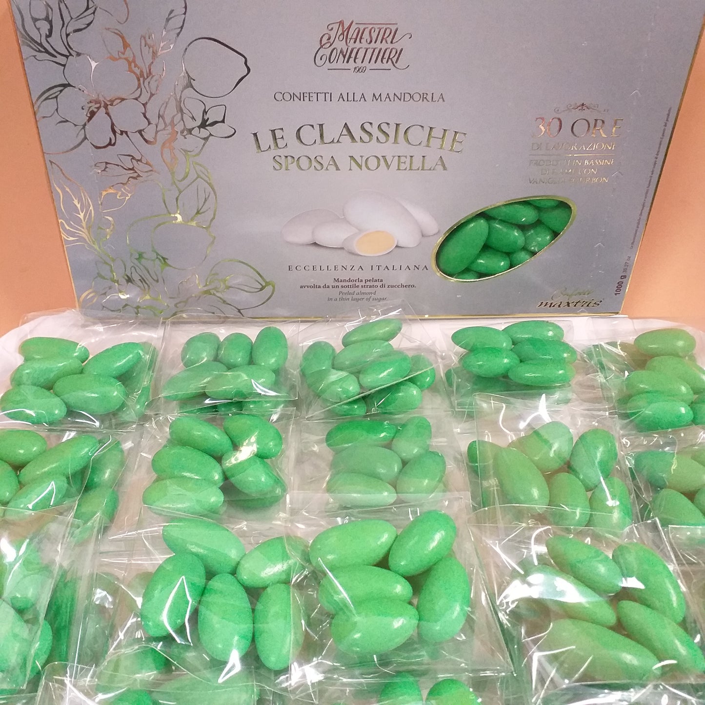 bustine di confetti verdi e trasparenti di plastica morbida confezionate gusto mandorla per bomboniere fai da te promessa matrimonio 18° compleanno comunione cresima pensione