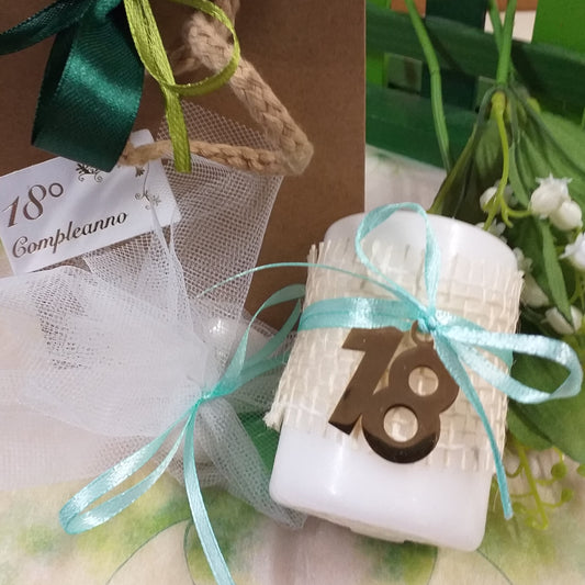 kit fai da te candela bomboniera diciottesimo compleanno rivestita juta ciondolo 18 di metallo confezionata confetti bianchi verdi bigliettino bianco shopper borsina
