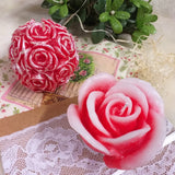 sfera con rose e fiore bocciolo forma rosa rossa originali candele natalizie forma fiori per centrotavola idea regalo vetrinistica packaging Natale San Valentino