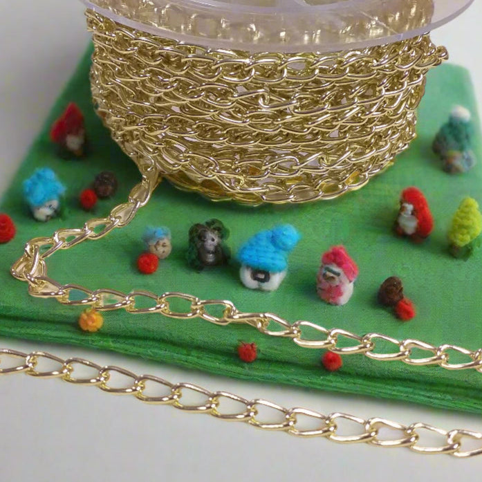 vendita rotolo catenina oro catenella dorata decorativa uso uncinetto borse maglieria gioielli bijoux di bigiotteria di perline