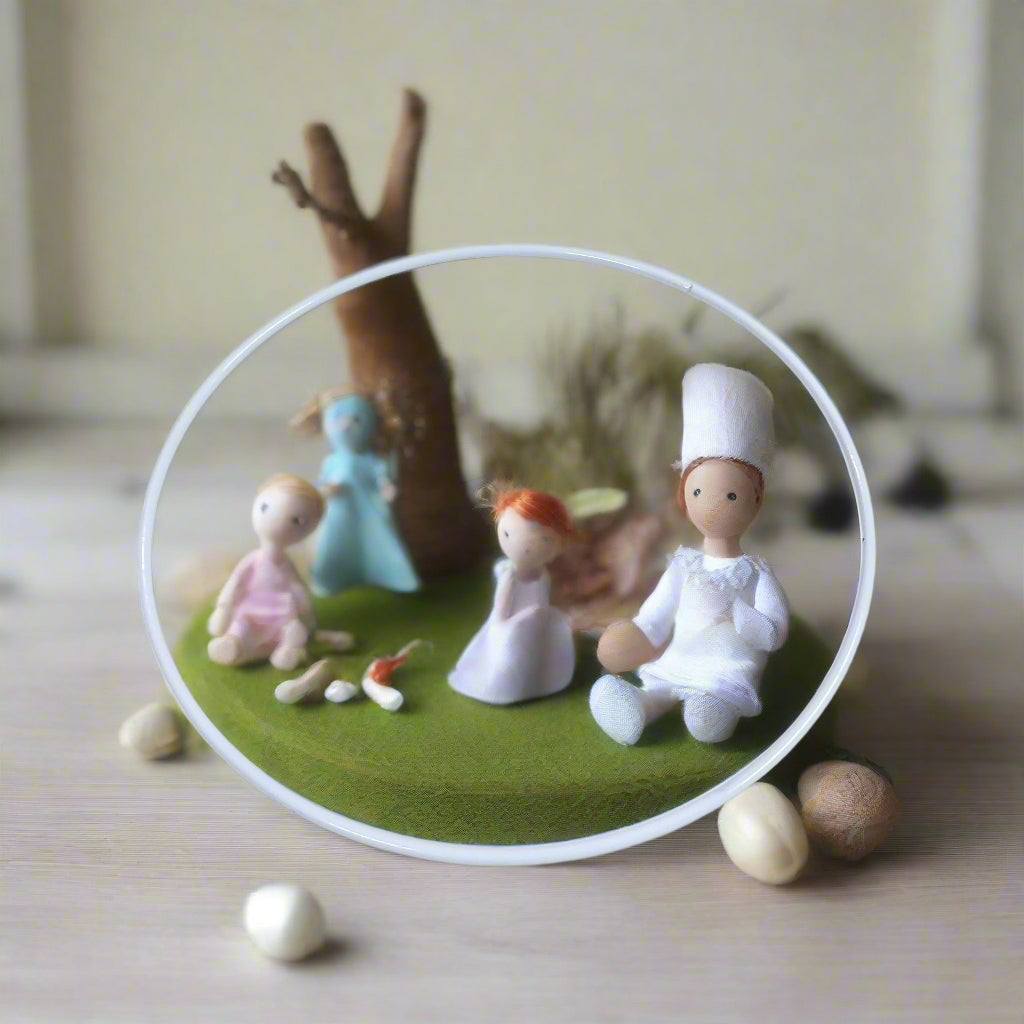 personaggi bamboline mini ambiente wire rings cerchi anelli piccoli grandi di metallo bianco decorativi ferro strutture circolare uso creare ghirlande natalizie uncinetto macramè centrini giostrine acchiappasogni fiocchi nascita borse di fettuccia modello cestino crochet circle bags