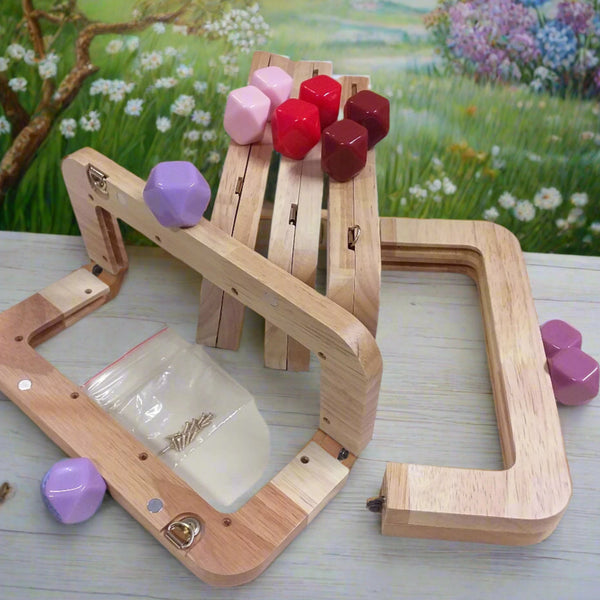 palline pomelli rosa-lilla glicine rosso bordò pomoli colorati chiusure clic clac legno wooden clutch bags per borse uncinetto pochette da sera cerimonia lavoro a maglia artigianale telaio aperto con viti