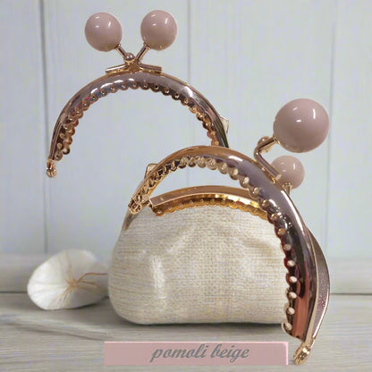 tonda ottone pomoli pomelli perle palline beige piccola chiusura clic clac a scatto per borsellino portamonete uncinetto lavori a maglia pochette mini clutch bag di tessuto stoffa