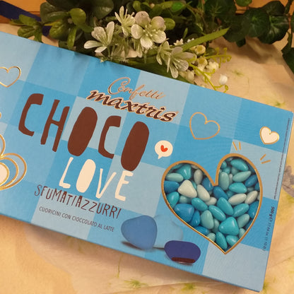 dragees milk chocolate cuoricini azzurri confetti sfumati Bianchi celesti Blu chiaro forma cuore cioccolato maxtris per confettata bomboniere fai da te confezionamento segnaposto nascita battesimo Choco-love da mezzo chilo vendita scatola