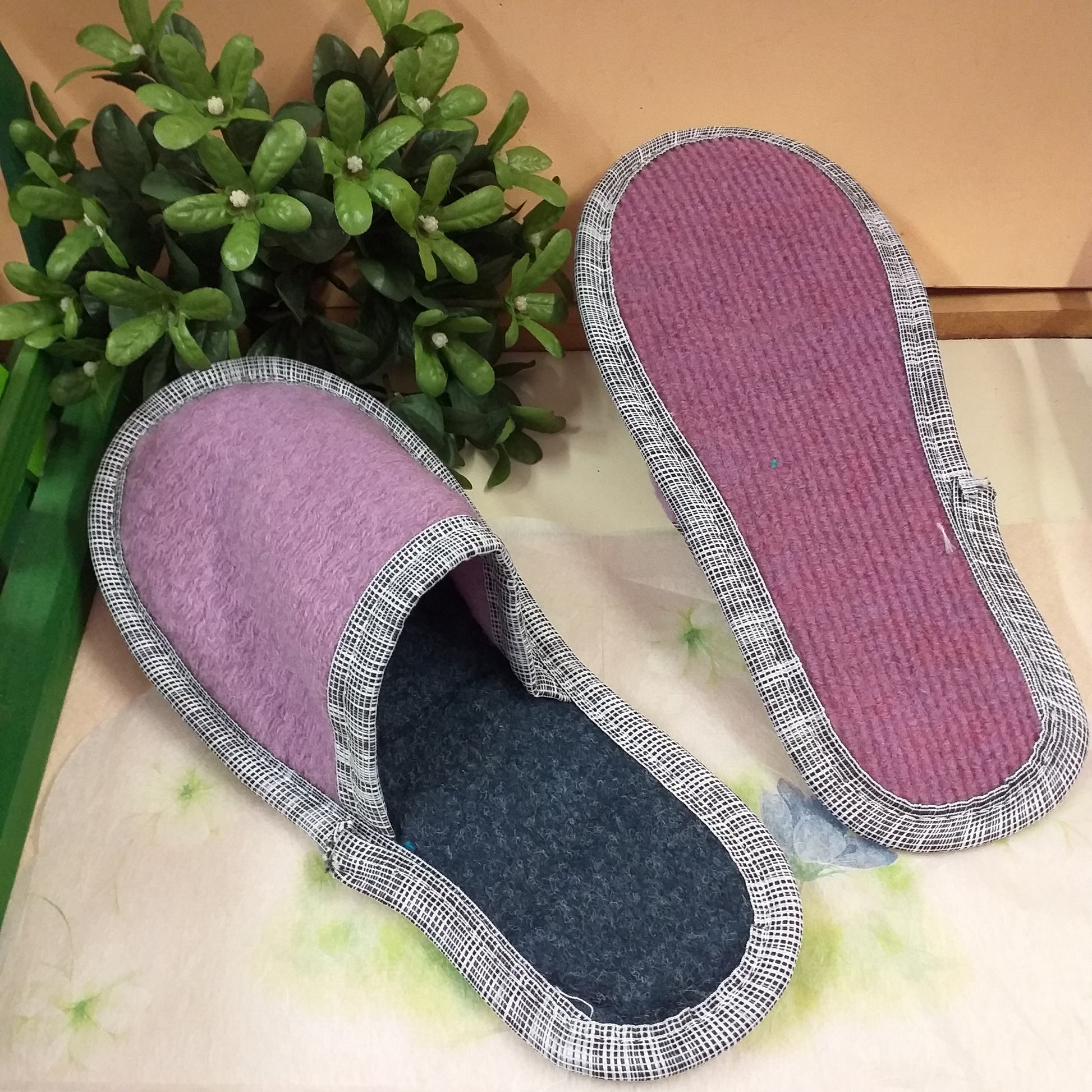 suola retro cucitura bordo made in italy ciabatte La Briantina casa ospiti viaggio donna uomo stoffa pezza feltro tessuto pannolenci pianelle moquette fai da te decorare applicazione cucito creativo