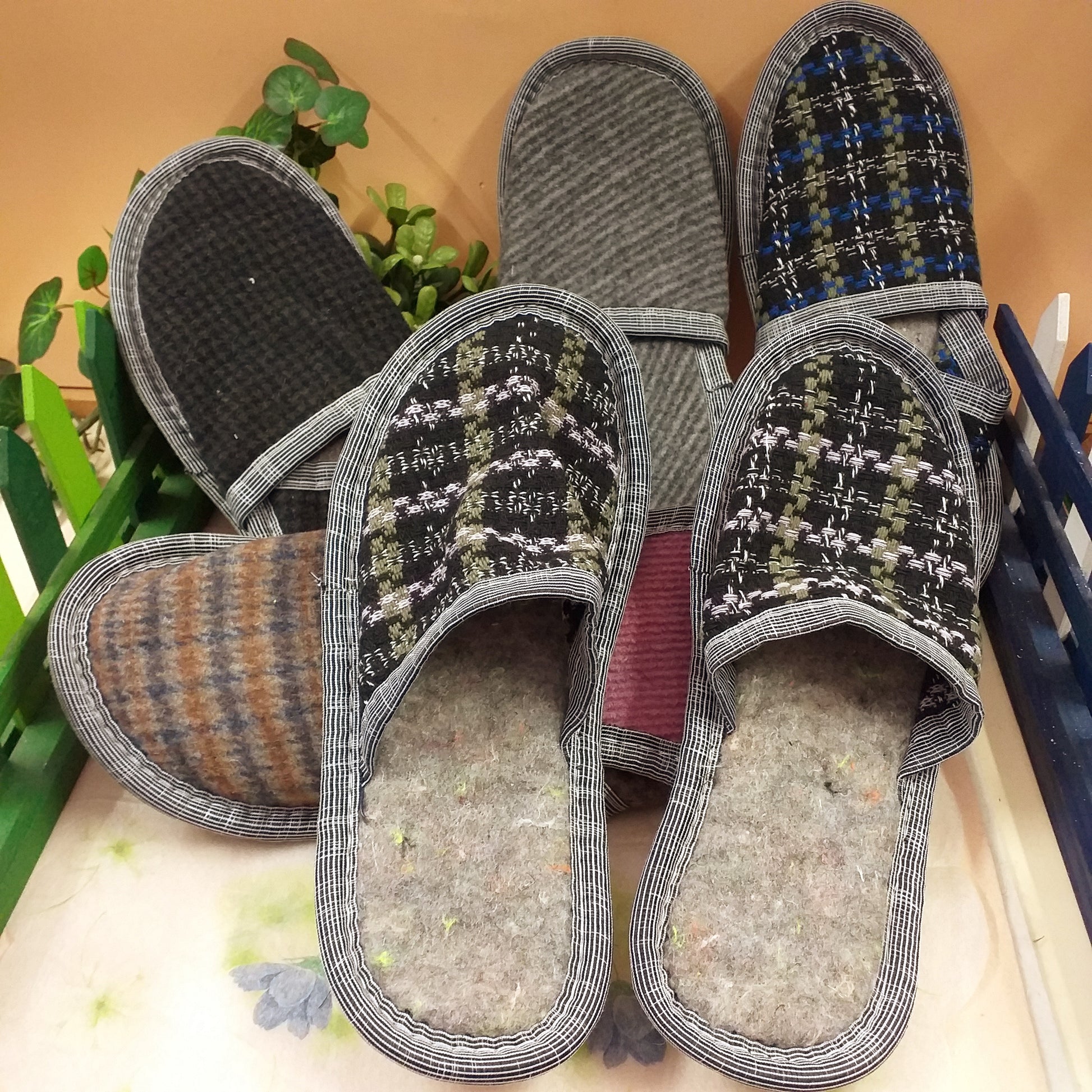 fantasia grigio blu beige scozzese taglia grande uomo ciabatte La Briantina casa ospiti viaggio stoffa pezza feltro tessuto pannolenci pianelle moquette fai da te decorare applicazione cucito creativo