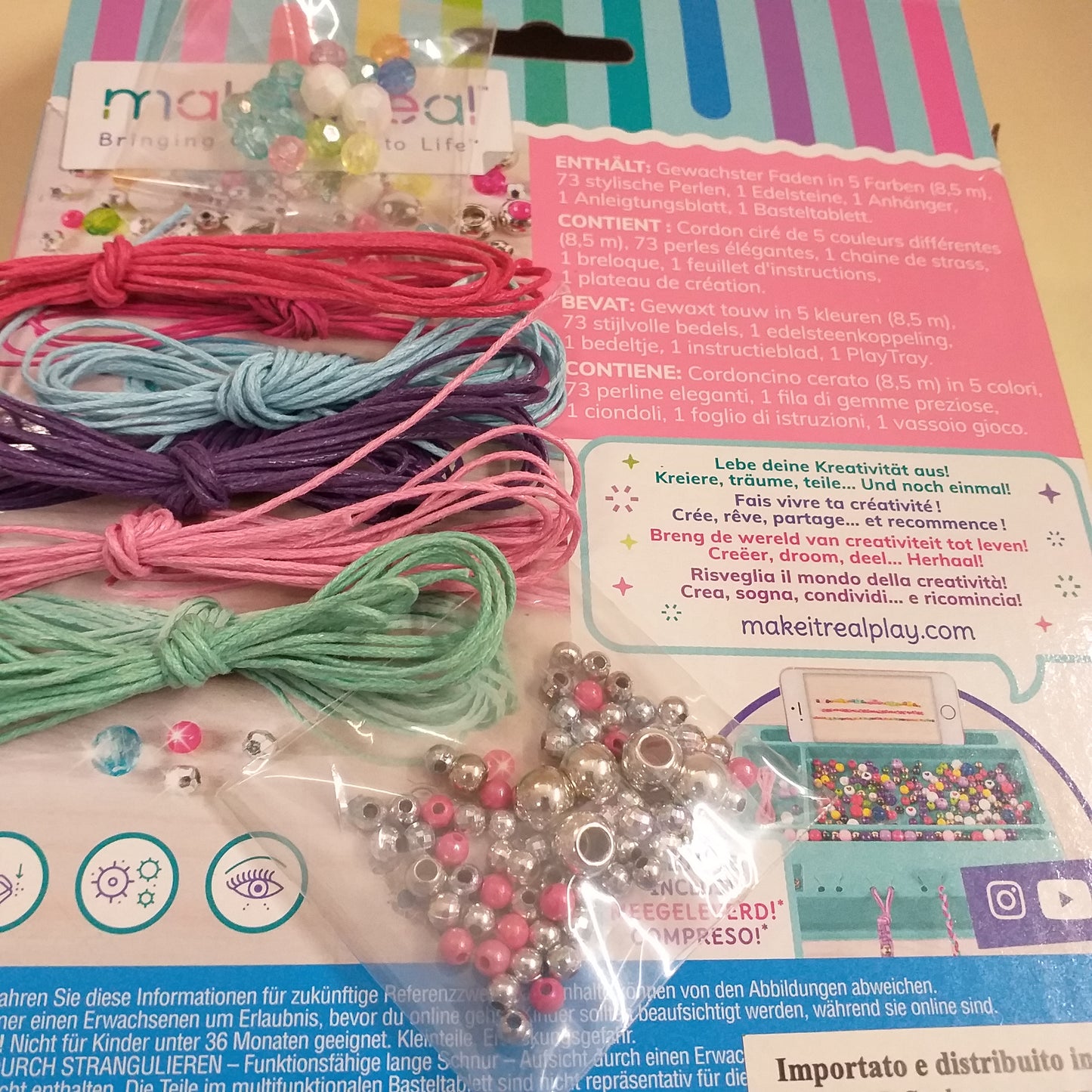 contenuto del kit perline manuale istruzioni schemi creare gioielli bijoux perle gemme cordino fili nodi scoubidou di plastica colorati o cordoncini cotone cerato tavoletta creativa
