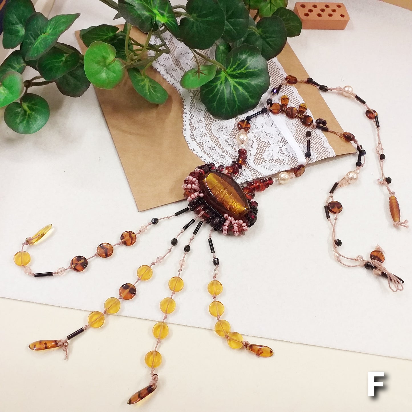 offerta F giallo topazio marrone collane artigianali fatte a mano estive con perline particolari veneziane vetro pietre perle di conteria spago beige nocciola corda naturale