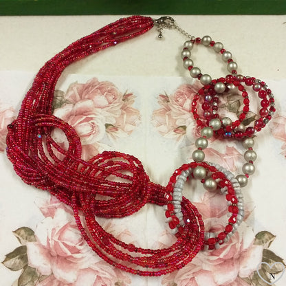 collana con cerchi di perle e perline bigiotteria  lavorazioni fatte a mano veneziana rosso grigio