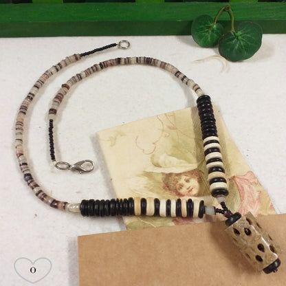 Collane lavorazioni fatte a mano di perline particolari corda e pietre