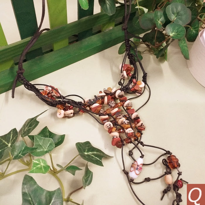 corda di pelle nera, conchiglie pietruzze ciondolo perle legno offerta collane  fatte a mano estive con perline particolari vetro pietre conteria gioielli bijoux di bigiotteria