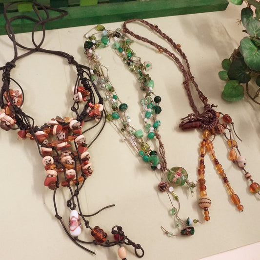 marrone beige verde collane fatte a mano estive di corda spago cordino pelle con perline particolari veneziane vetro pietre perle di conteria