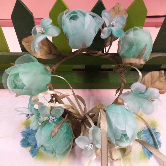 giro-candela rose boccioli foglie verdi colore tiffani-pastello nastrini uso centrotavola composizione floreale allestimento matrimonio pasquale vetrinistica fiori finti artificiali di stoffa organza
