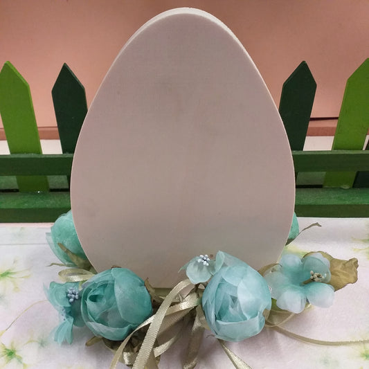 composizione uovo legno piatto + giro-candela rose boccioli foglie verdi colore tiffani-pastello nastrini uso centrotavola composizione floreale allestimento matrimonio pasquale vetrinistica fiori finti artificiali di stoffa organza