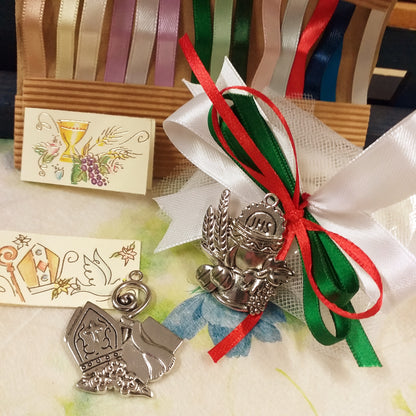 coccarda bianco rosso verde ciondolo segnaposto Calice Comunione spighe uva pane Mitria Cresima giglio pastorale icona Sacra religiosa applicazione metallo con simboli bigliettino confezione confetti tulle scatolina bomboniera italiana